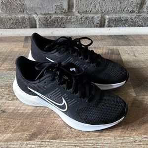 Boys Nike Downshifter tennis shoes size 5.5- Brand new